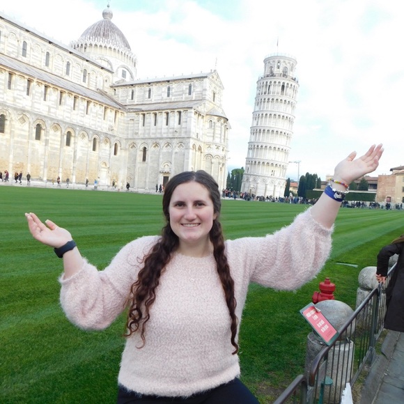 Meet your Posher, Amy - Picture 1 of 1